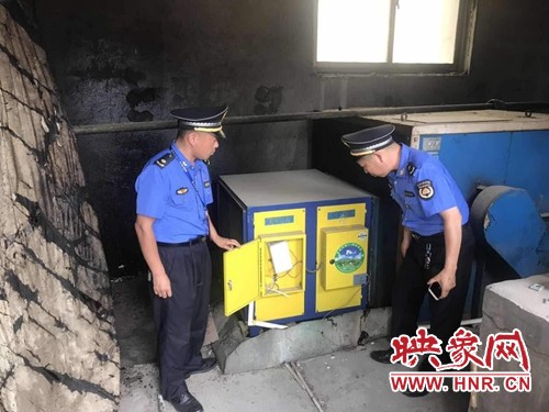 荥阳市京城路街道开展沿街油烟污染专项清理整治