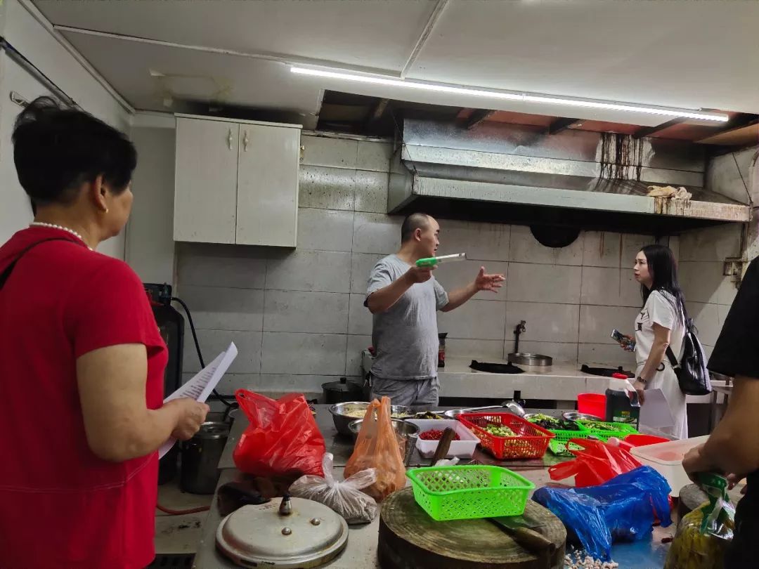 奉新县社区开展餐饮油烟专项治理摸底工作