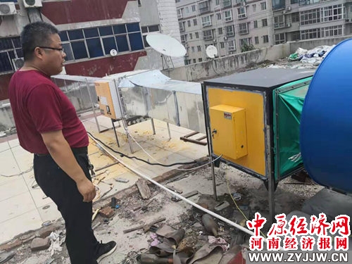 荥阳城市管理局对豫龙镇、京城办餐饮油烟治理工作进行督查