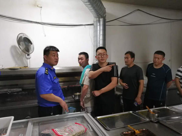 单县南城街道开展餐饮行业油烟排放专项整治活动