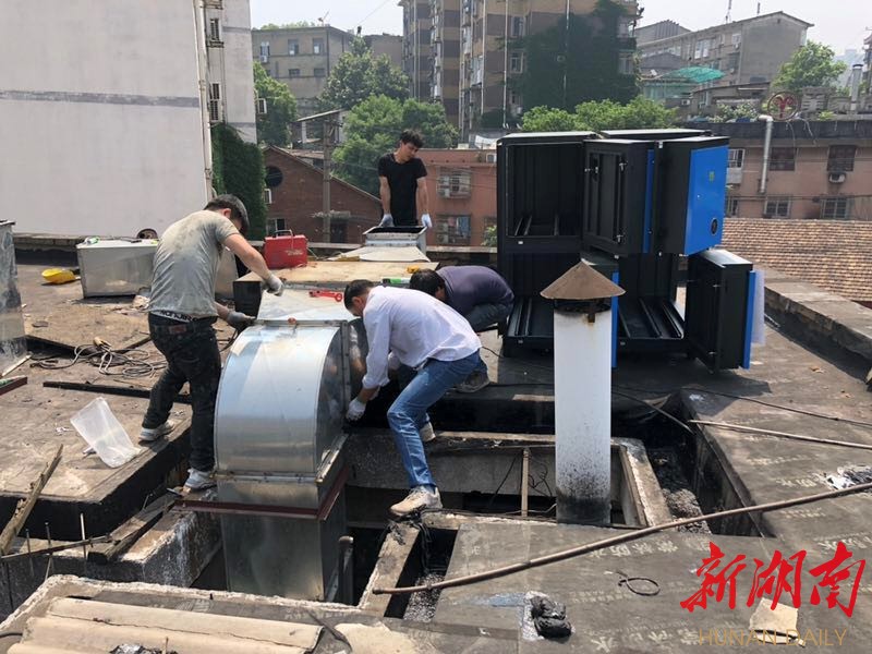裕南街社区开启油烟净化器日排查整治行动