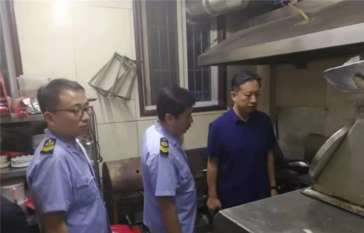 定州市市场监督管理局开展油烟净化夜查整治行动