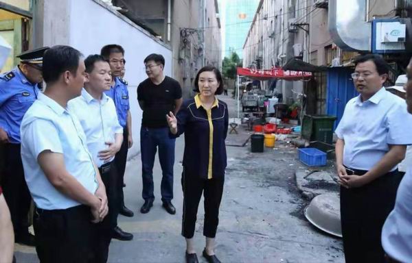 临沂市城管局局长带队督导河东餐饮油烟污染治理工作