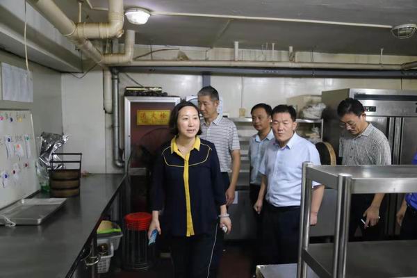 临沂市城管局局长带队督导河东餐饮油烟污染治理工作