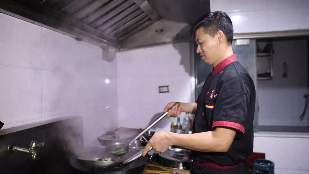 重庆市荣昌区开展餐饮油烟整治