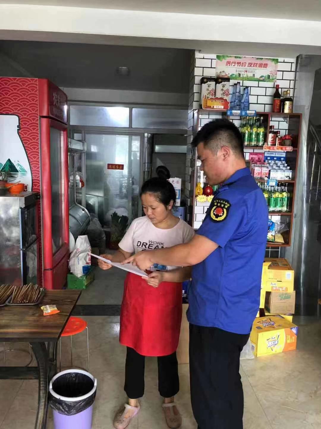 睢宁县加强餐饮油烟整治 宣传垃圾干湿分离