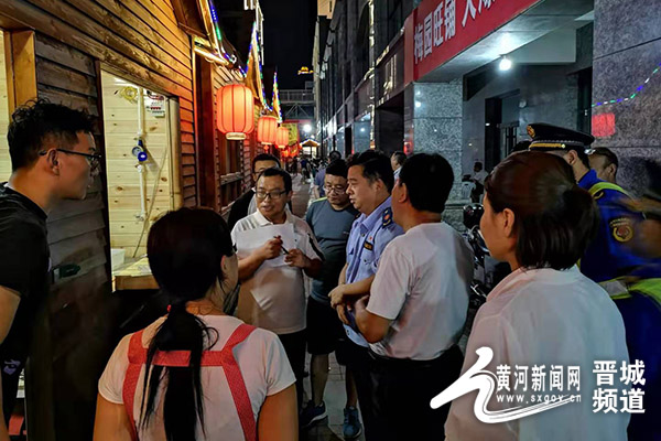 沁水县多部门联合开展餐饮油烟治理专项突击检查