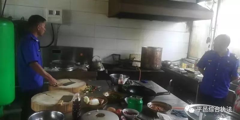 武台镇多部门联动开展餐厨油烟污染专项整治行动