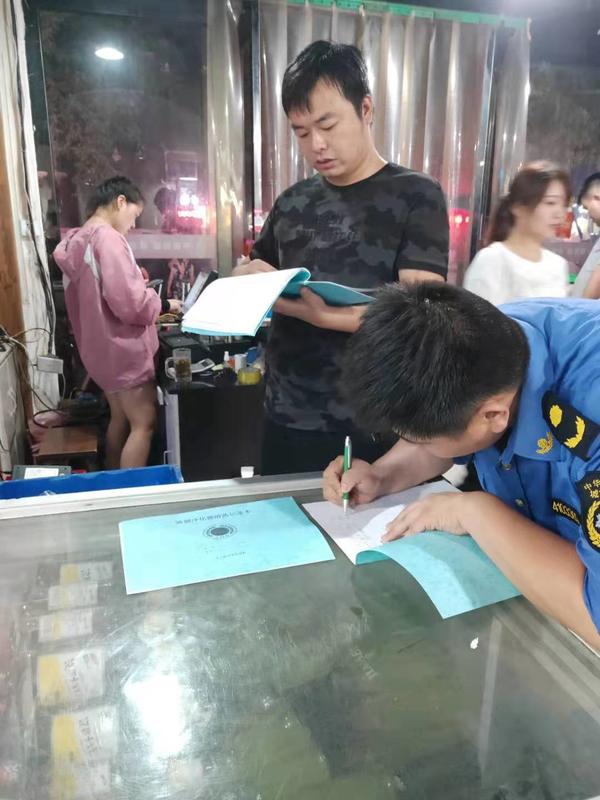 洛龙区开元路办事处开展餐饮业油烟治理工作专项治理
