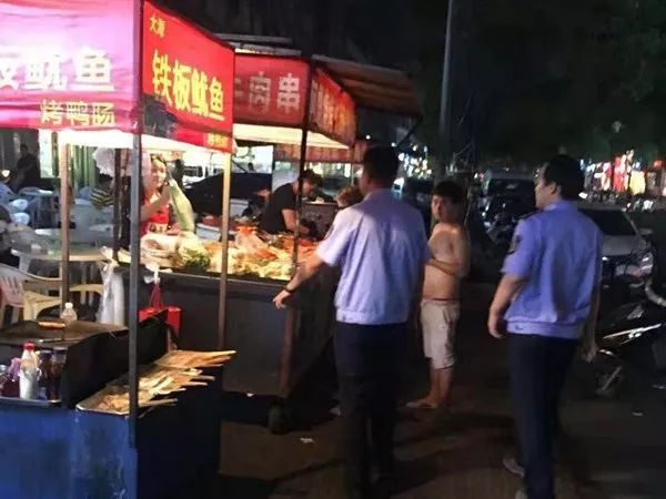 胜山镇多部门联合开展餐饮业油烟污染夜间整治