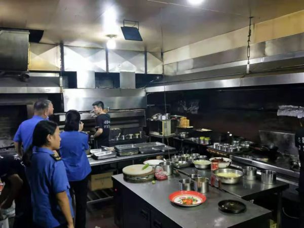 东营经济技术开发区城管执法开展餐饮业环境污染专项整治行动