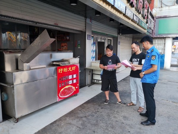 南谯区多部门联合开展餐饮油烟整治宣传活动