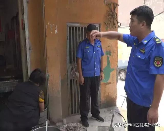 枣庄市市中区各镇街开展油烟污染专项整治行动