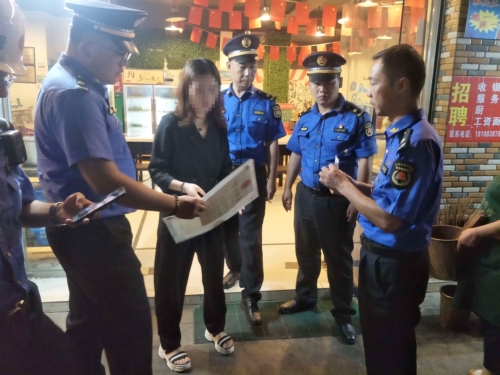 绵阳市经开区城管分局开展油烟污染及市容秩序专项集中整治行动