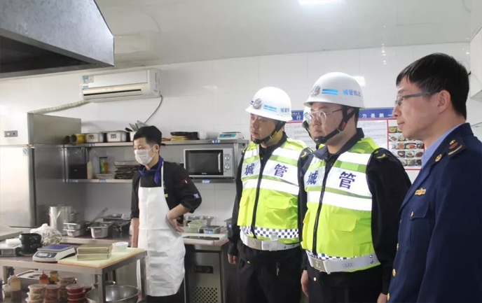 昆区城市管理综合执法局进一步细化餐馆厨房油烟治理