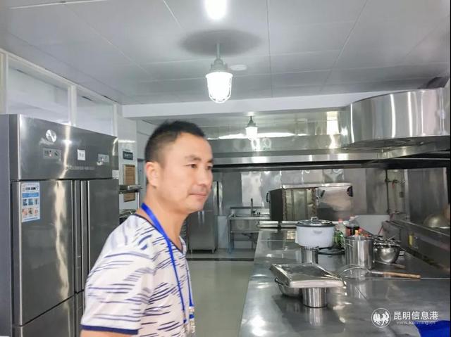 昆明经开区各街道积极开展垃圾分类和餐饮油烟治理工作