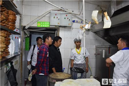 华山街道吹响“环保哨”对景虹街餐饮业开展集中整治