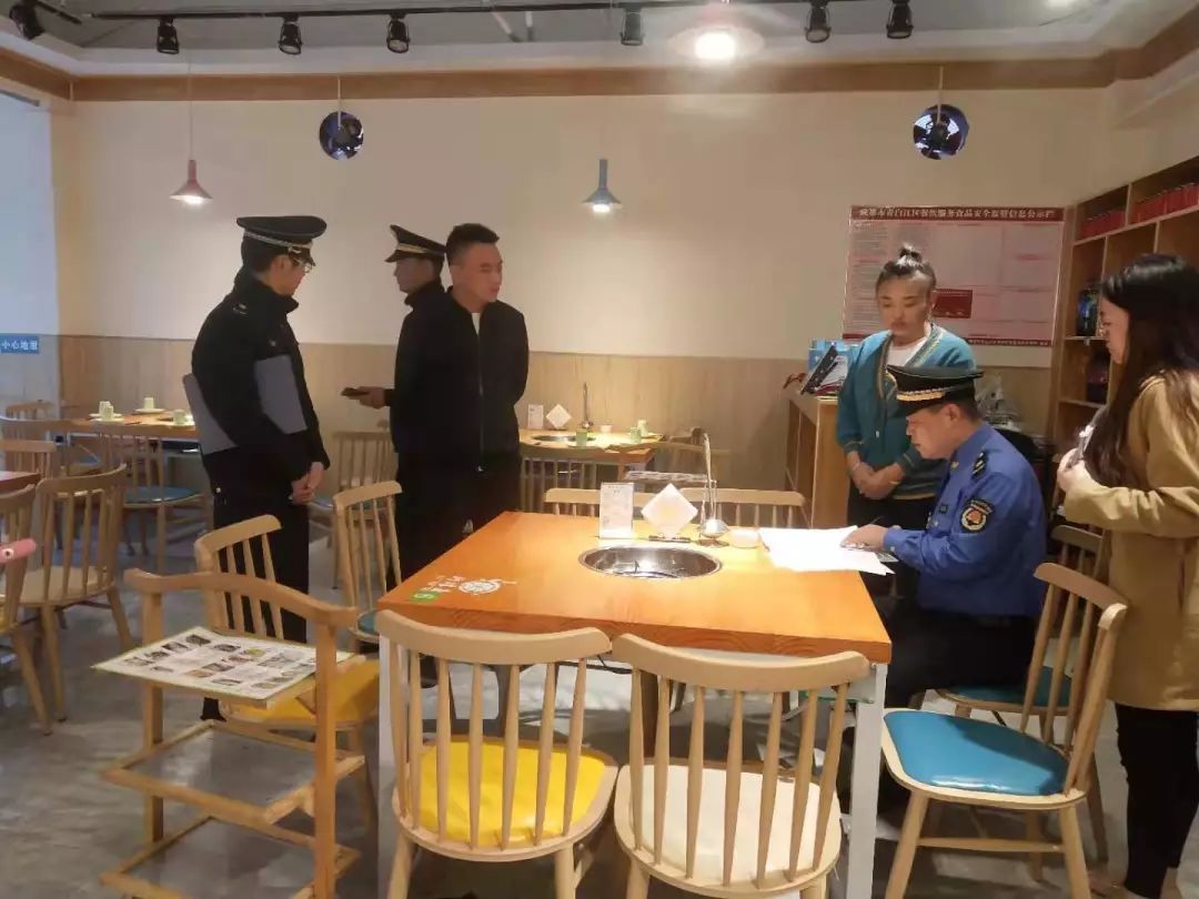 青白江区综合执法局开展油烟专项治理行动
