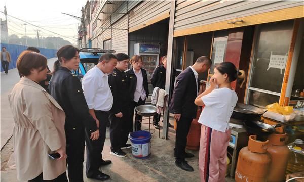 桑园社区扎实开展餐饮油烟机排查工作