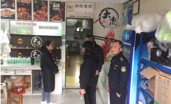 学苑社区开展对辖区餐饮油烟净化整治工作