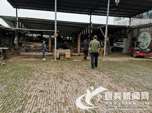 翠屏区市场监管局副局长郭旭彬带队开展露天烧烤整治