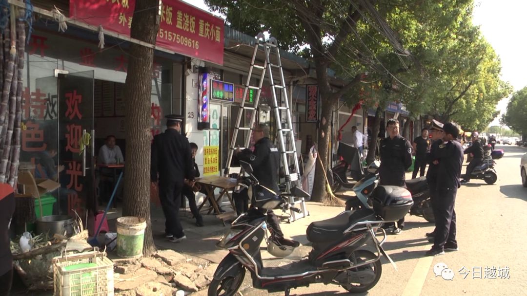 灵芝街道对餐饮行业油烟排放进行整治