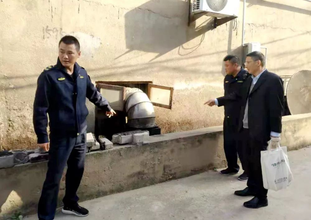中云街道开展餐饮油烟排放单位排查整治工作