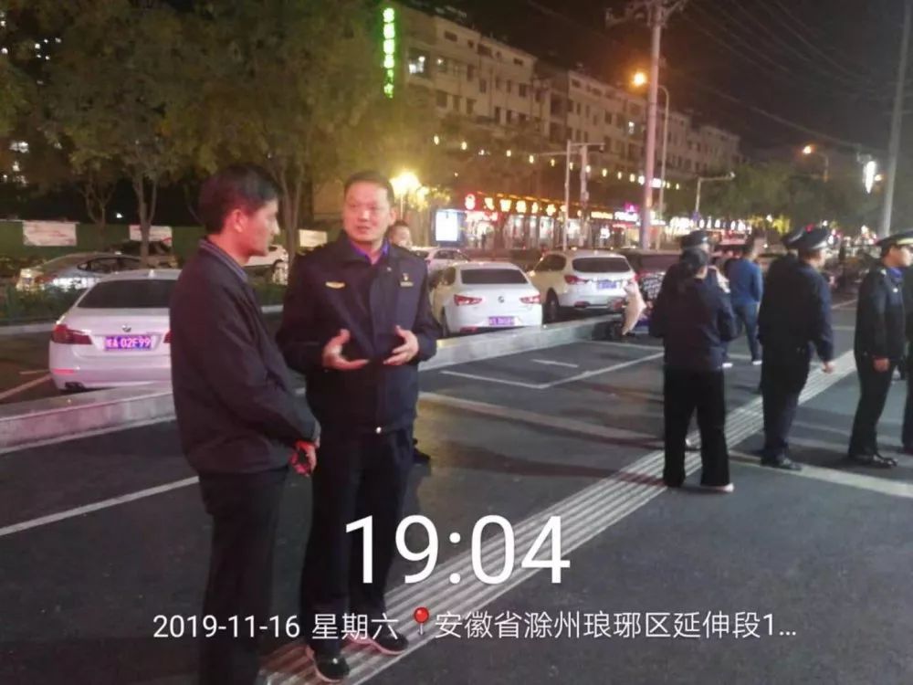 滁州市多部门联合整治凤凰西路餐饮店铺油烟污染