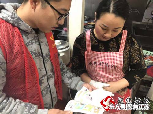 花岗社区开展餐饮业油烟专项整治宣传活动