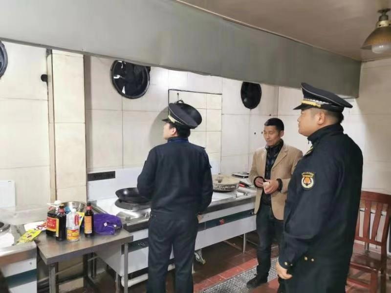 太湖图影中队开展油烟净化突击检查