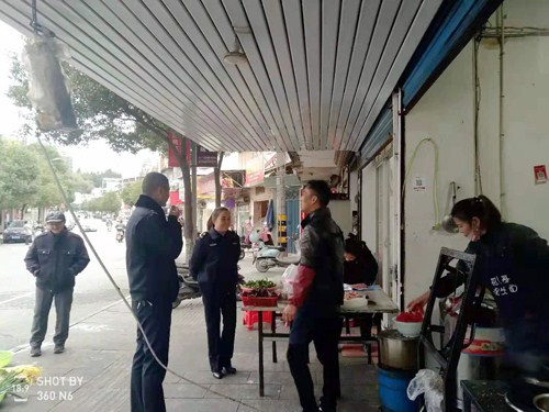 祁门县多部门联合开展城区餐饮油烟污染联合治理行动