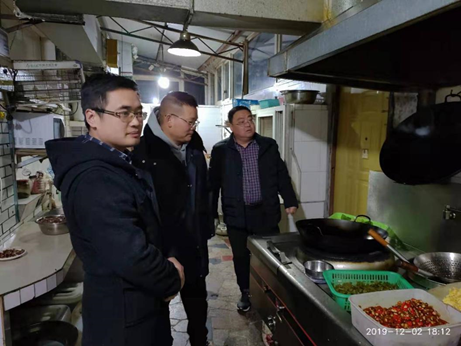 歌乐山街道开展餐饮业油烟污染专项整治行动