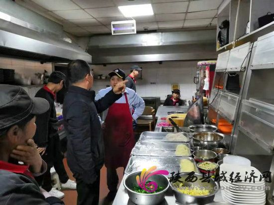 中华西路社区整治餐饮油烟净化辖区环境