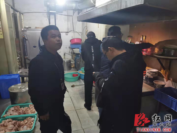 天心区文源街道开展辖区内所有餐饮门店整治行动
