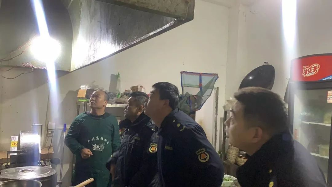 内黄县开展城区范围内餐饮经营门店地毯式排查治理行动