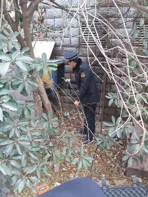 金水区城市综合执法局南阳新村执法中队向辖区餐饮油烟超标排放亮剑