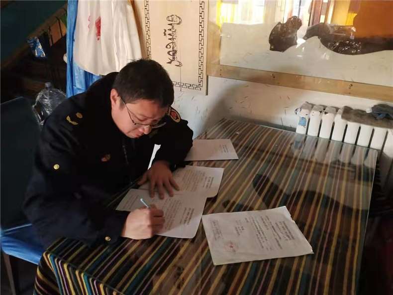 如意湖执法中队与办事处打出高科技油烟污染治理“组合拳”