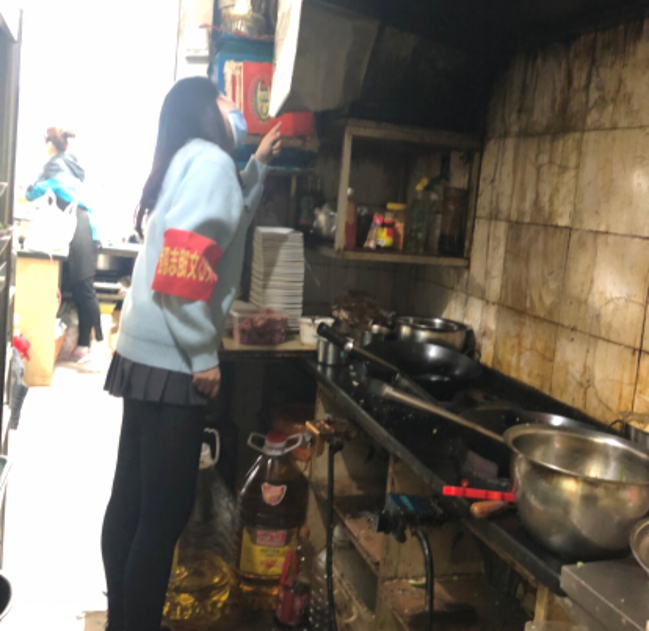 豹子岭社区开展餐饮单位油烟净化器安装情况大排查