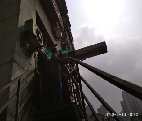 小龙坎街道积极开展餐饮单位油烟整治工作