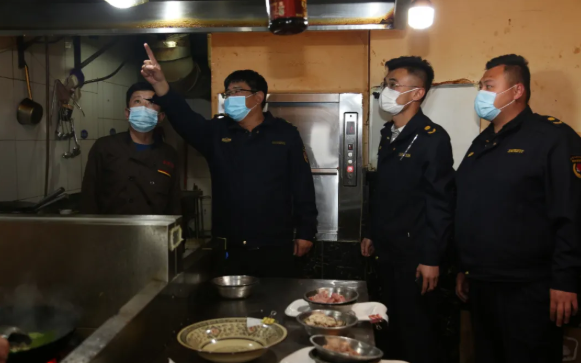 寿光市综合行政执法局开展餐饮企业夜查行动