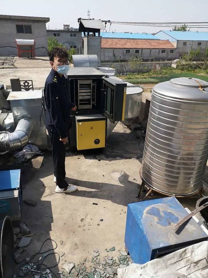 罗西街道集中开展餐饮油烟治理专项行动