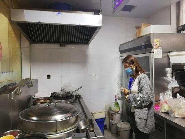 永昌路社区开展餐饮门店油烟排放全面排查