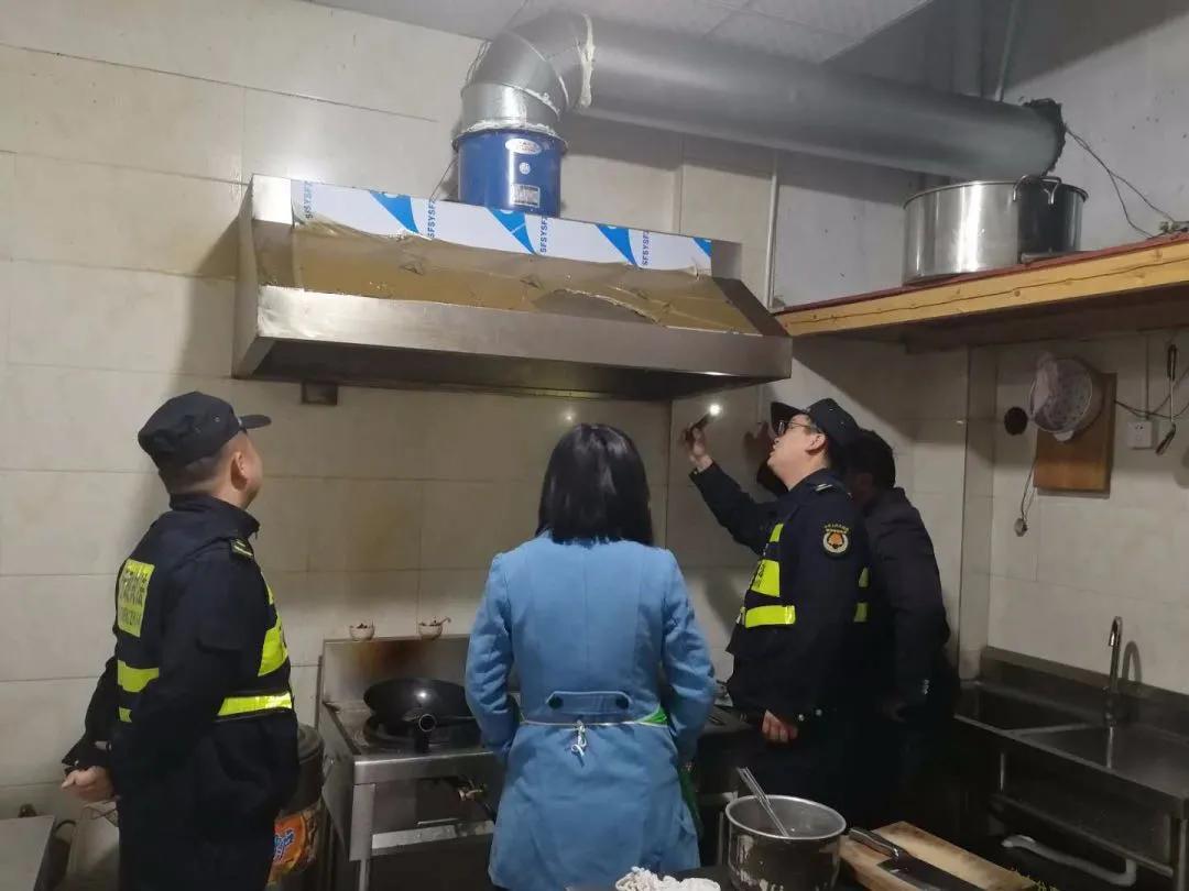 南浔经济开发区开展餐饮油烟大排摸大整治专项行动