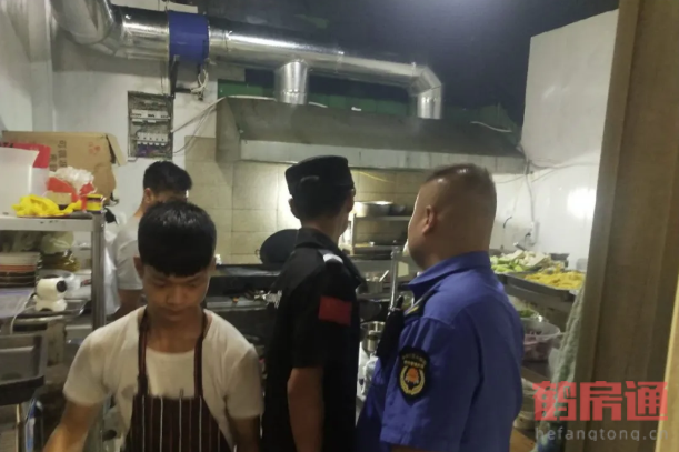 淇滨区城市管理局开展餐饮油烟污染治理整治行动