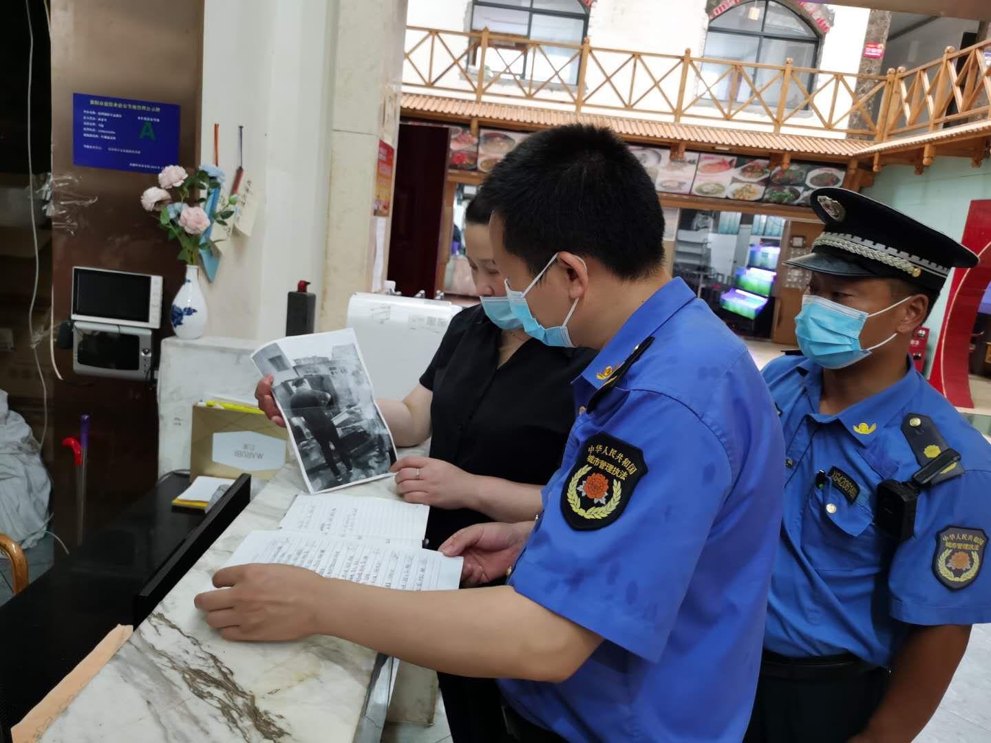 襄阳市城市管理行政执法督察大队整治油烟污染