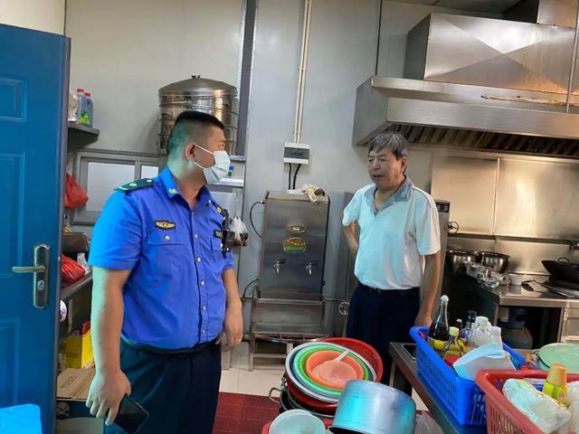 诏安县城管局开展餐饮行业油烟污染源整治工作