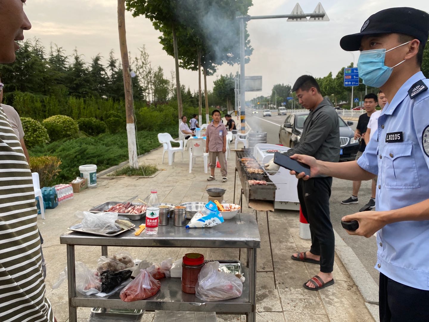 莱山经济开发区开展露天烧烤集中整治