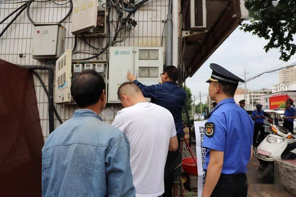 西峡县城管局多措并举开展了餐饮油烟专项治理行动