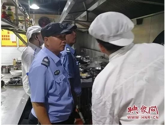 关林街道办事处开展“油烟净化”专项活动