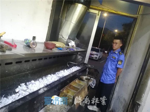 长清区城管局开展油烟烧烤专项整治行动